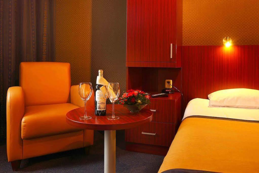 Hotel Parkzicht Veendam Экстерьер фото